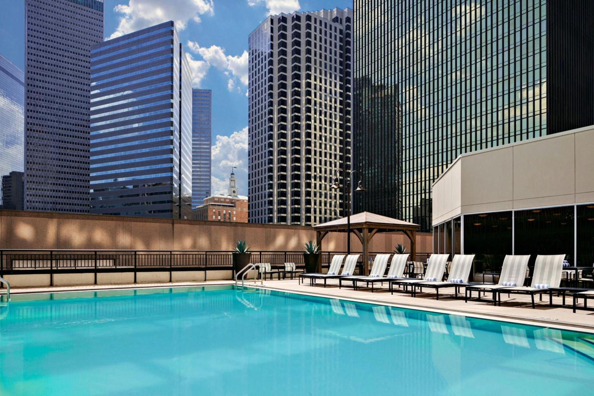 5 Hoteles Destacados Cerca de Highland Park Village en Dallas