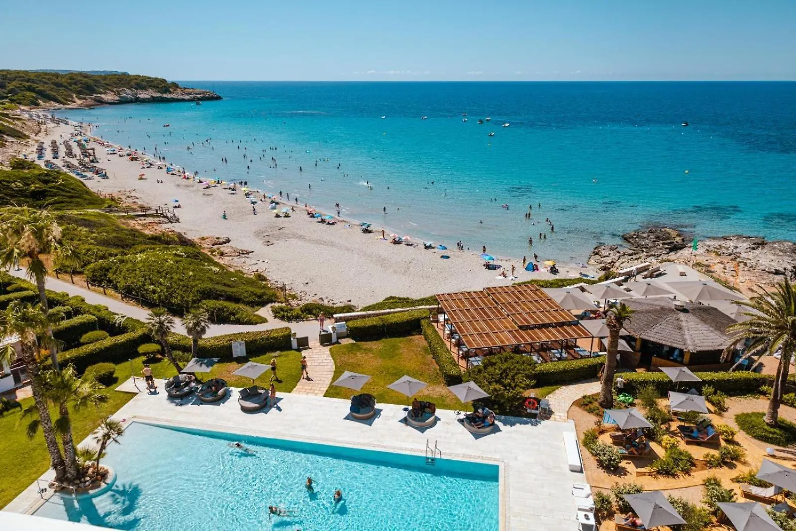 4 Hoteles Cerca de Cala Macarella que Vale la Pena Reservar