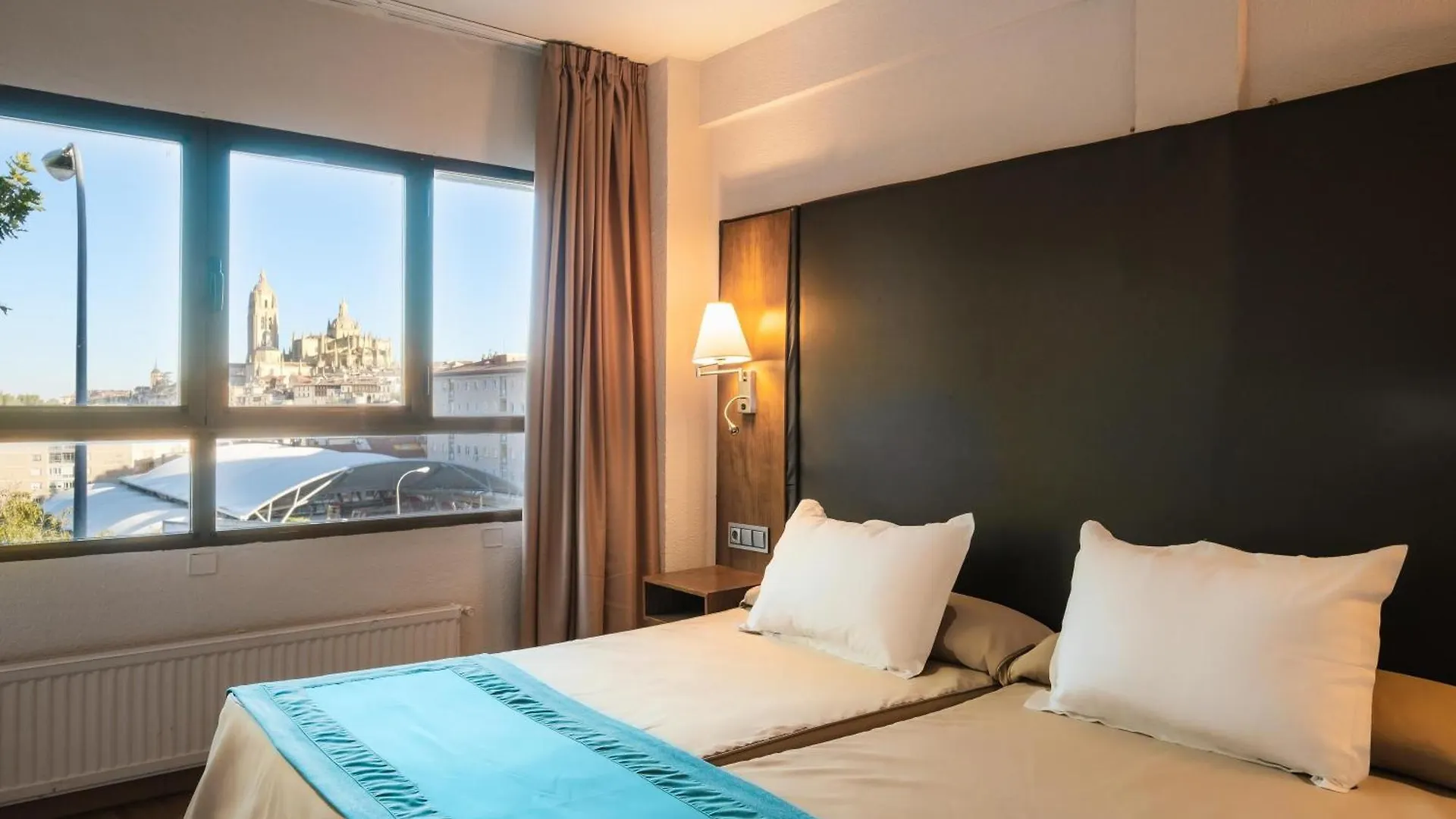 Dónde Alojarse cerca del Acueducto de Segovia: 6 Hoteles Céntricos