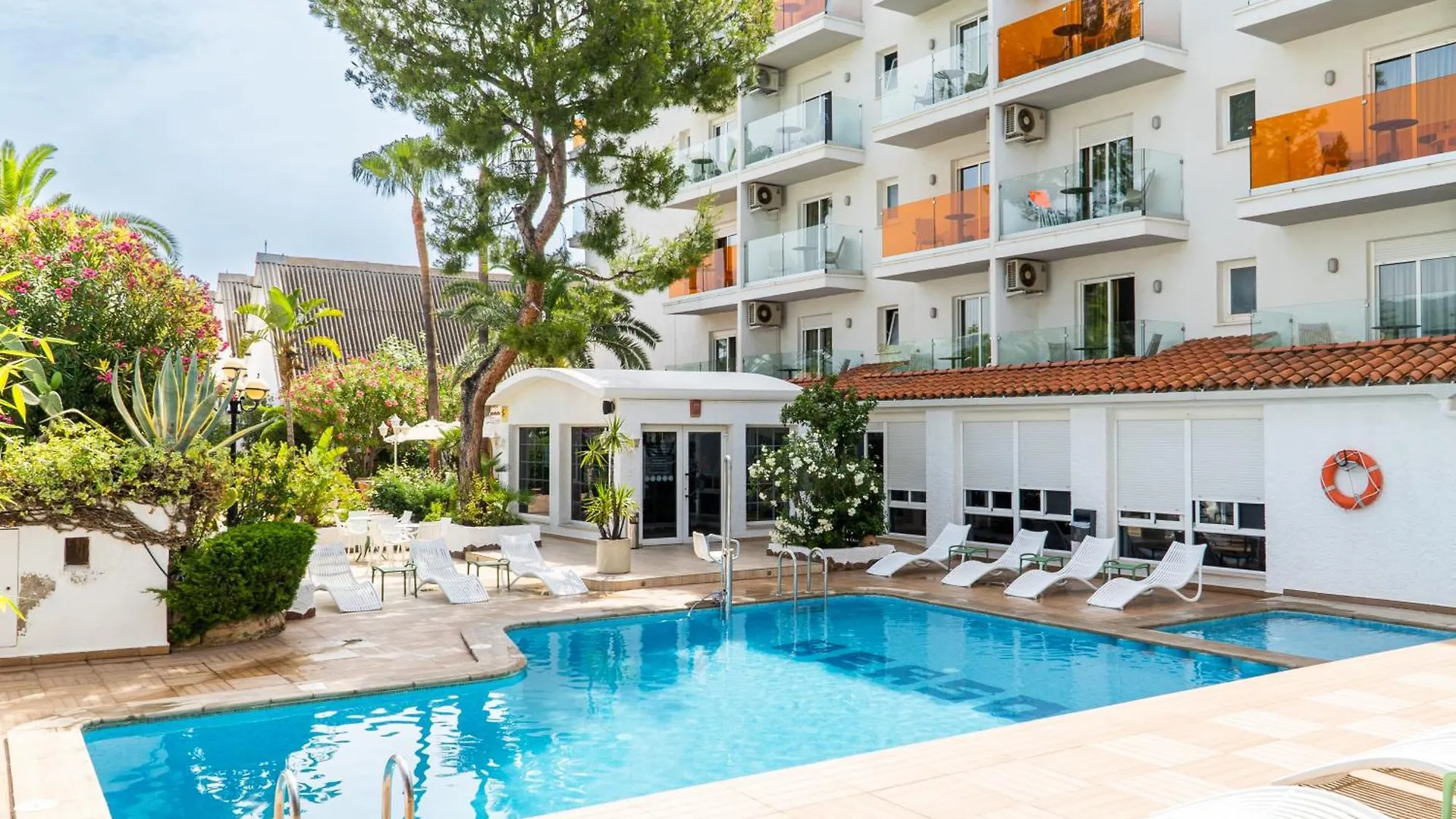 4 Hoteles Baratos cerca de Aquarama que Merecen la Reserva