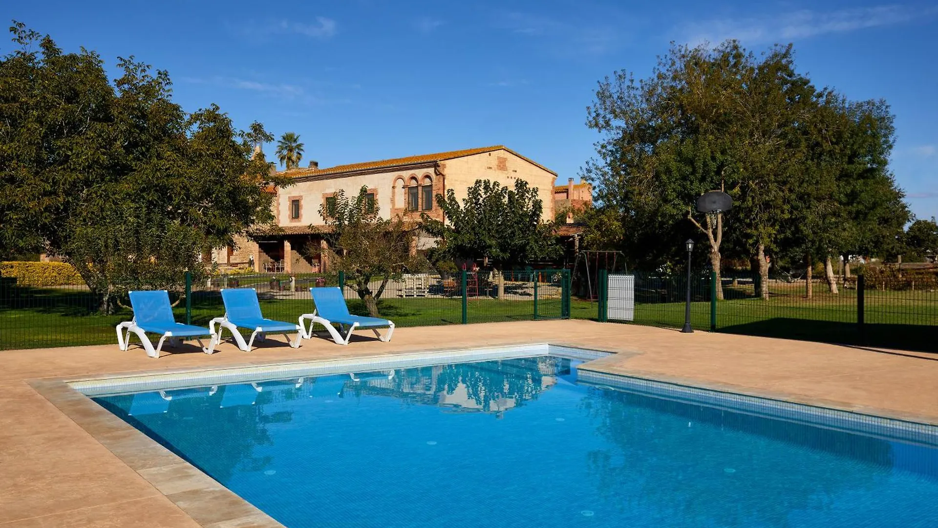 8 Hoteles Familiares en Costa Brava que Deberías Conocer
