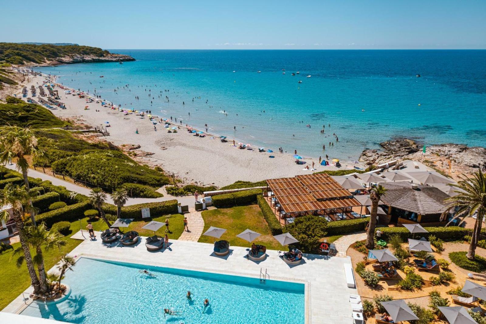 4 Hoteles Cerca de Cala Macarella que Vale la Pena Reservar