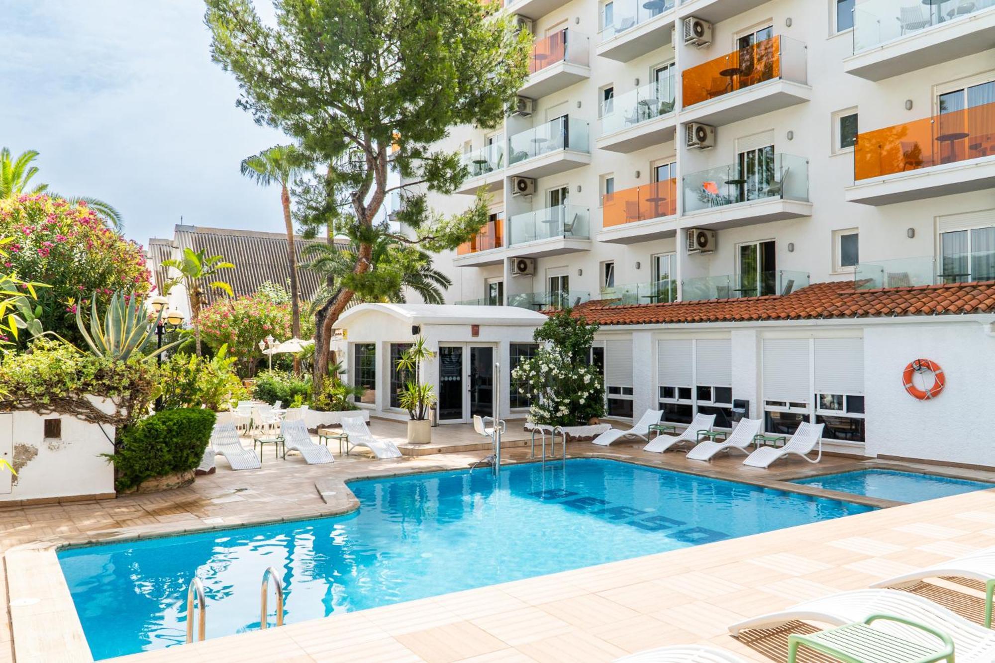 4 Hoteles Baratos cerca de Aquarama que Merecen la Reserva